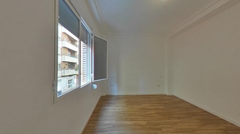 Foto 5 de Piso en venta en C/ Virgen de la Cinta, Los Remedios, Sevilla Capital