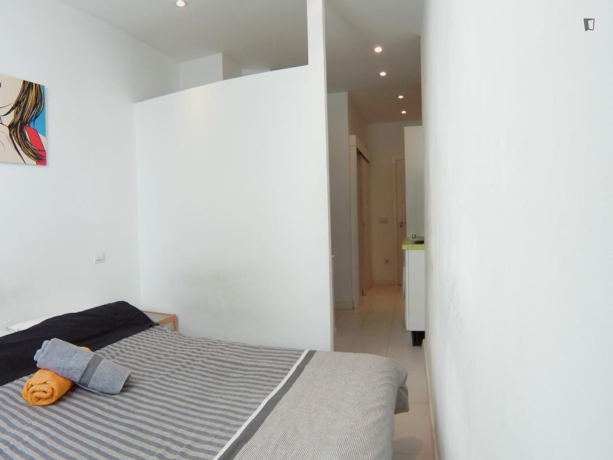 Study to rent in Puerta del Ángel