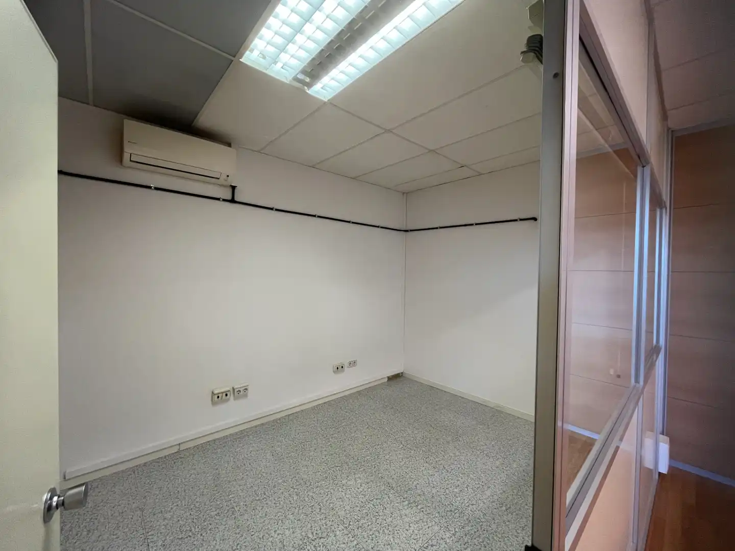 Oficina amb ascensor de lloguer a Carrer de Salt, imagen 16