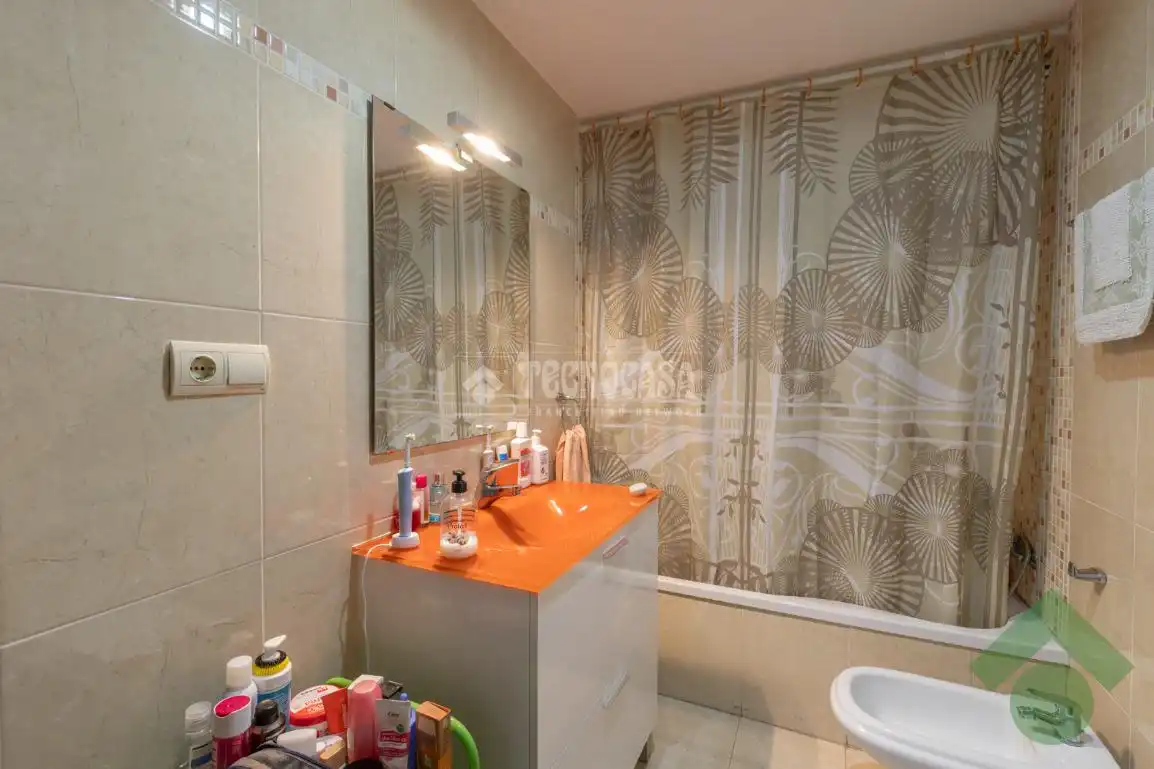 Baño de Piso en venta en Albolote con Aire acondicionado, Calefacción y Terraza