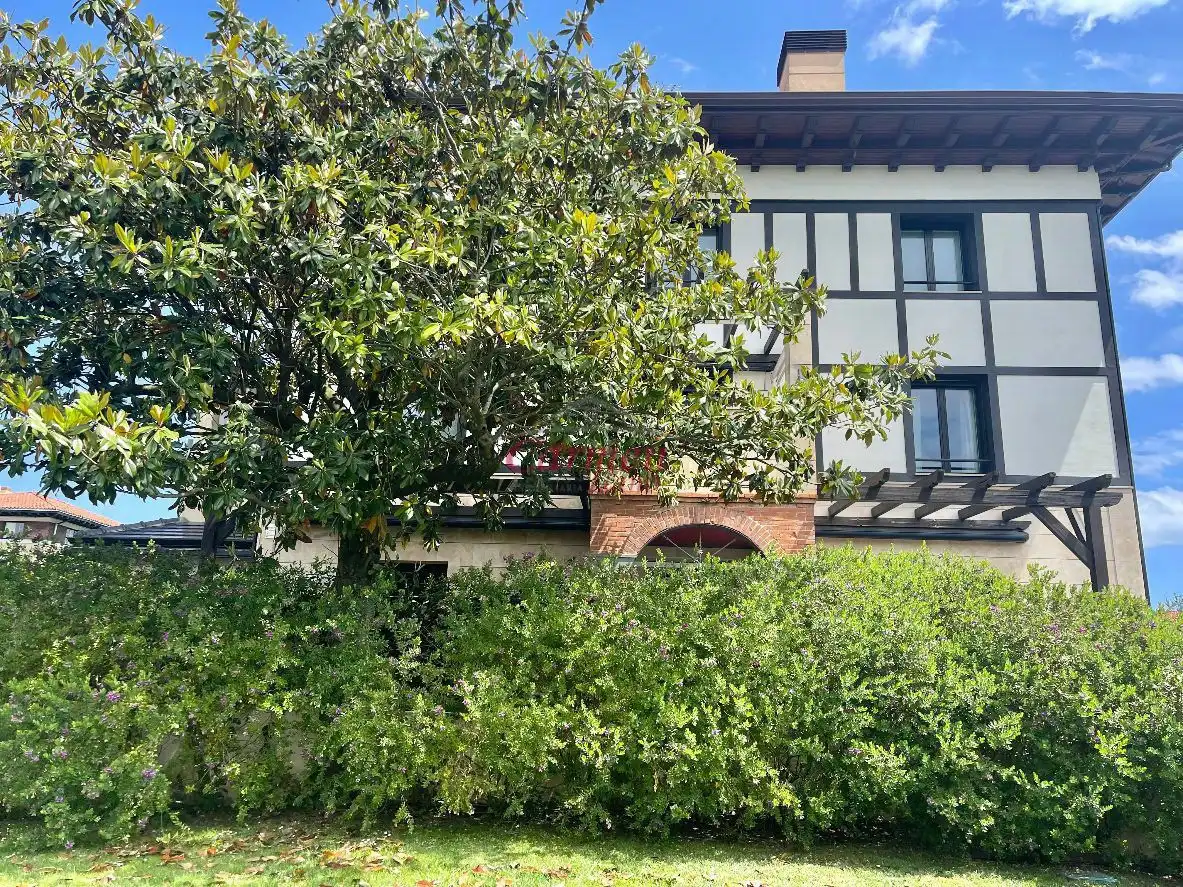 Vista exterior de Dúplex en venta en Getxo  con Trastero, Internet y Piscina comunitaria