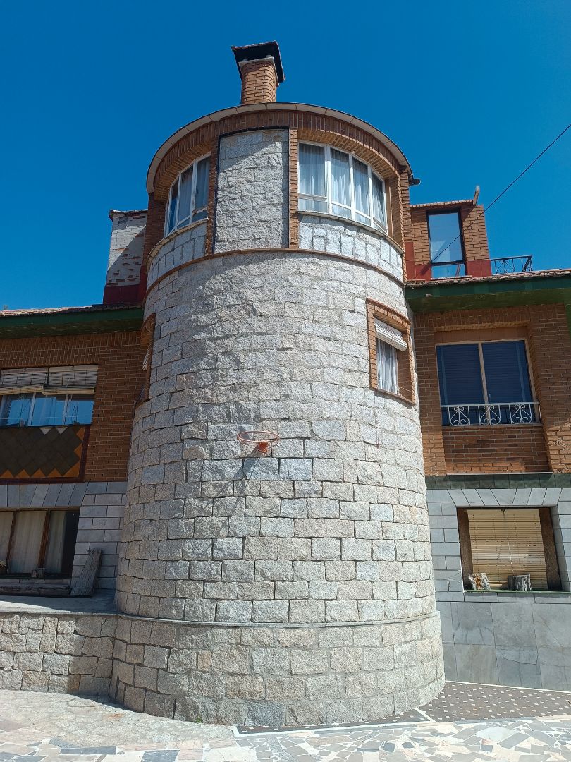 Vista exterior de Casa o xalet en venda en Palomeque amb Jardí privat, Terrassa i Traster