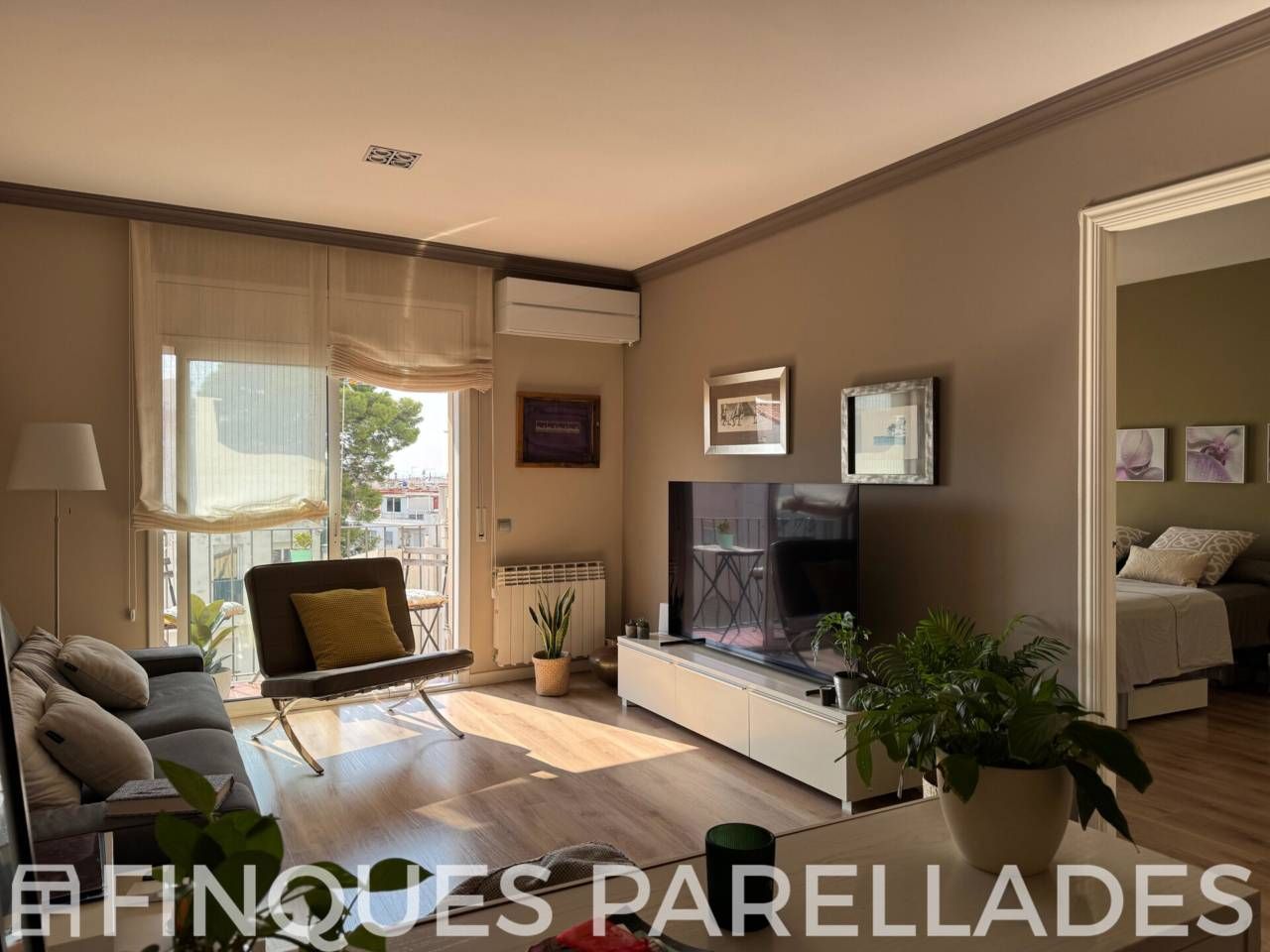 Living room of Flat for sale in Sitges  with Air Conditioner, Heating and Parquet flooring