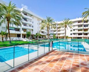 Vista exterior de Apartament de lloguer en Torremolinos amb Aire condicionat, Terrassa i Piscina