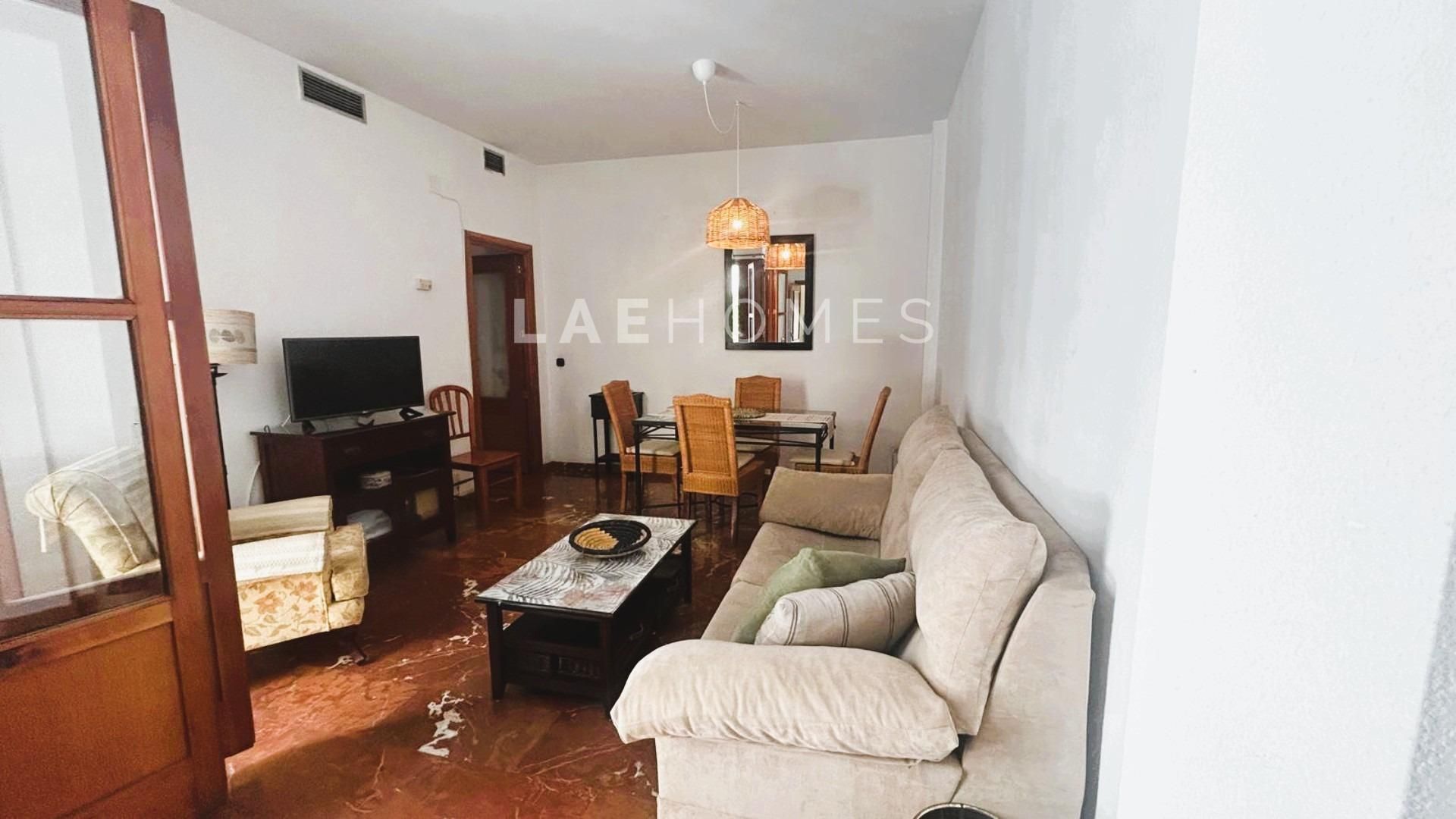 Living room of Flat for sale in  Sevilla Capital  with Air Conditioner, Heating and Parquet flooring
