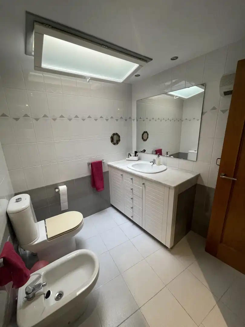 Baño de Casa adosada en venta en Porqueres con Aire acondicionado, Terraza y Balcón