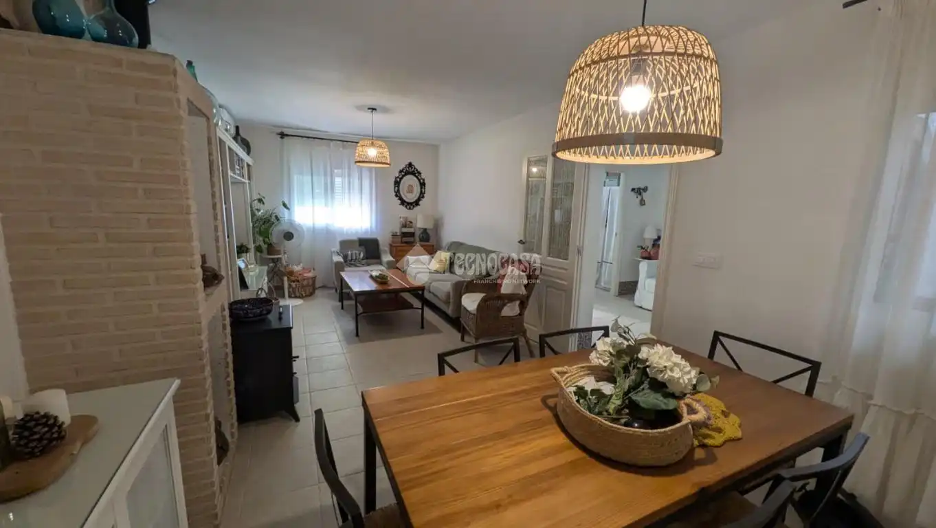 Sala de estar de Casa adosada en venta en Marchena
