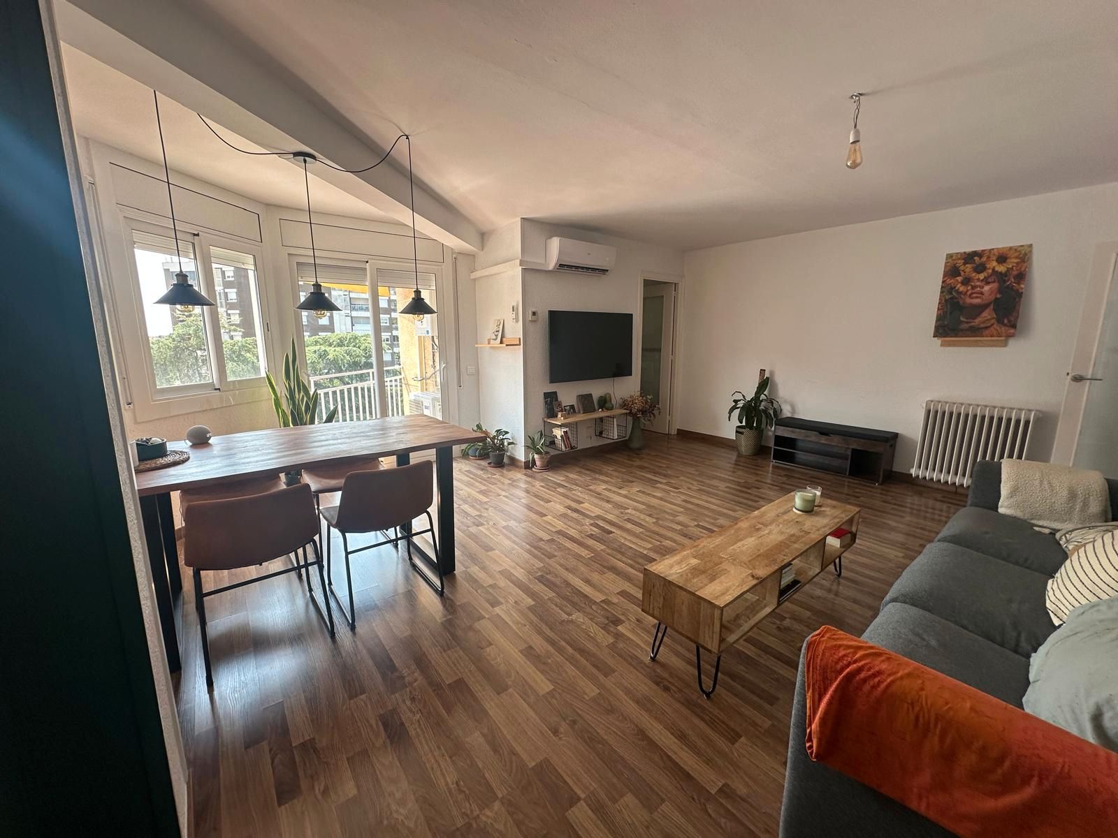 Living room of Attic for sale in Terrassa  with Air Conditioner, Heating and Parquet flooring