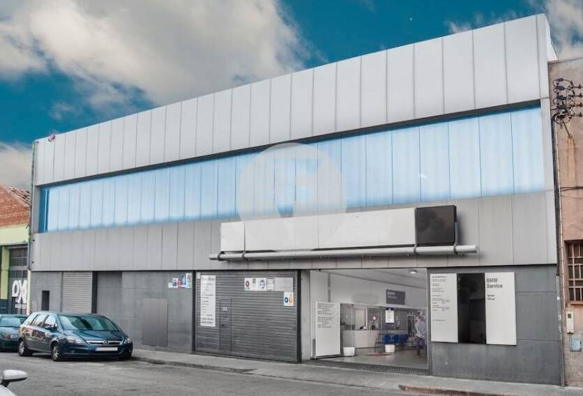 Vista exterior de Nau industrial en venda en Sabadell