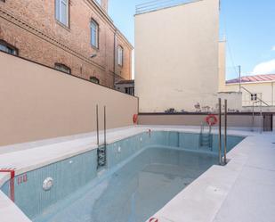 Swimming pool of Flat for sale in  Madrid Capital