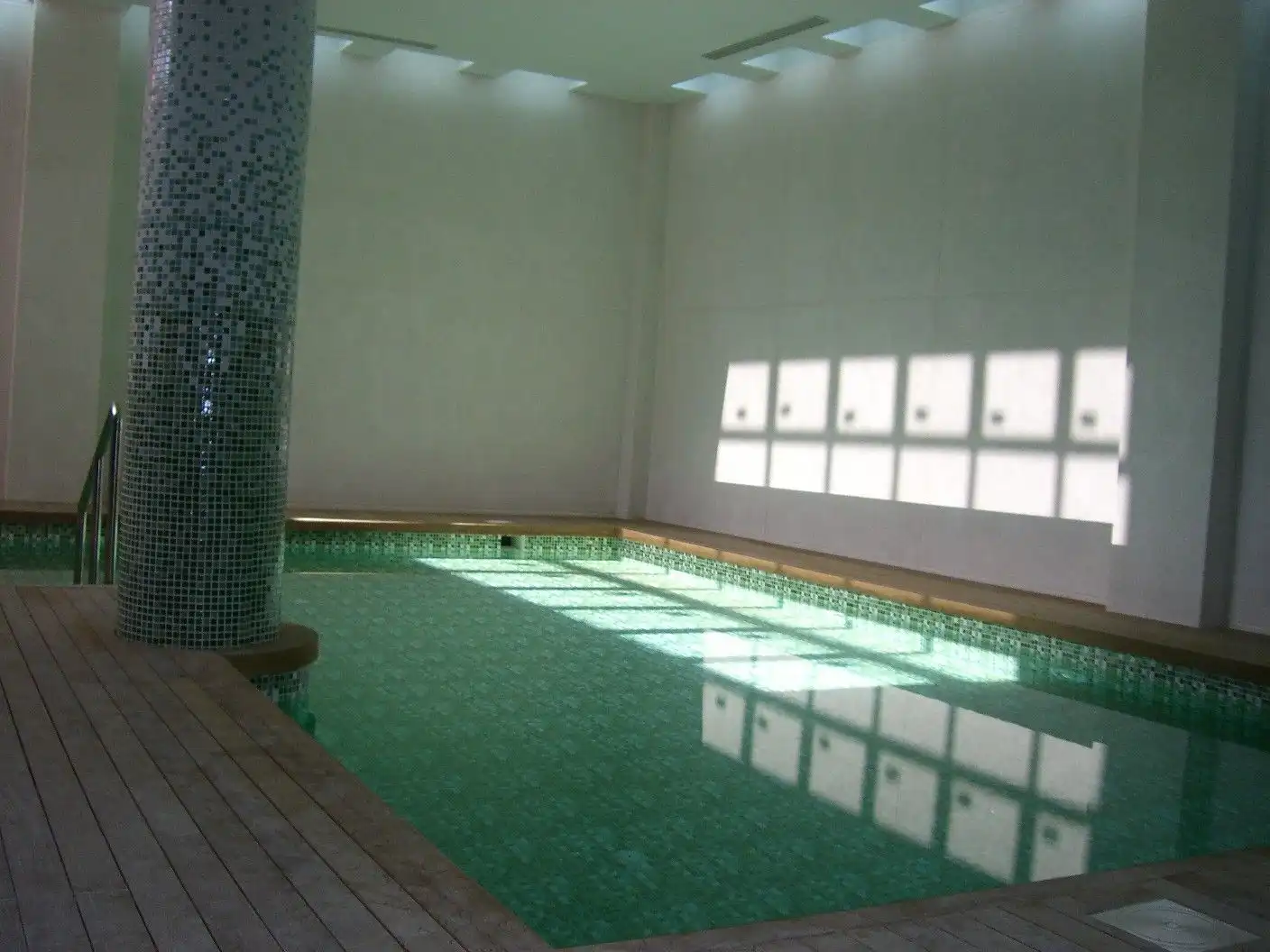 Piscina de Apartamento de alquiler en Santiago de Compostela  con Calefacción, Parquet y Trastero