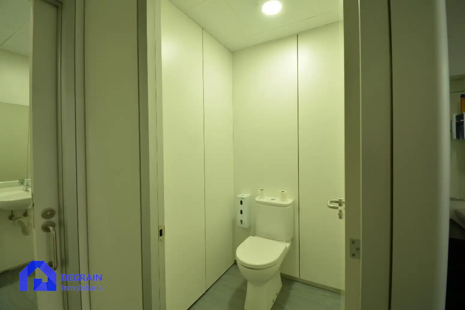 Baño de Local de alquiler en Oviedo 
