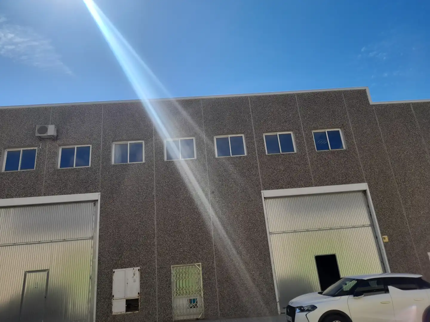 Vista exterior de Nave industrial de alquiler en Sabadell