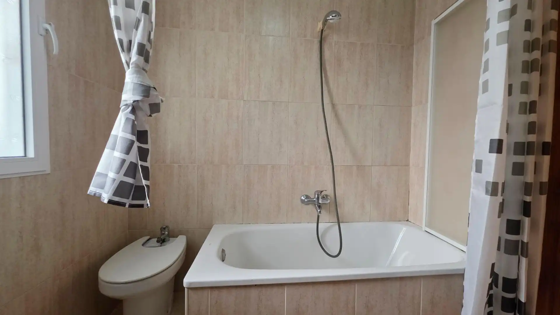 Wohnung zur Miete in Calle monforte del cid, Carolinas Altas