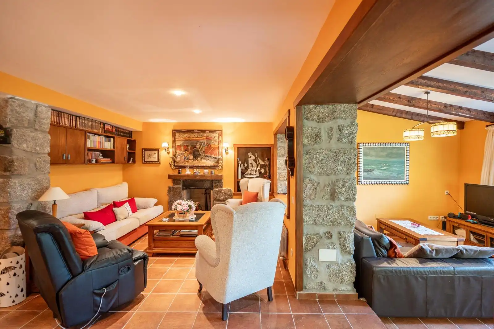 Living room of Country homes for sale in El Barraco   with Heating, Private garden and Terrace