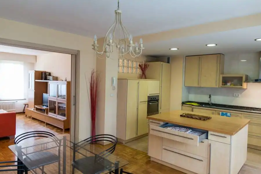 Cocina de Piso en venta en  Pamplona / Iruña con Calefacción, Parquet y Amueblado