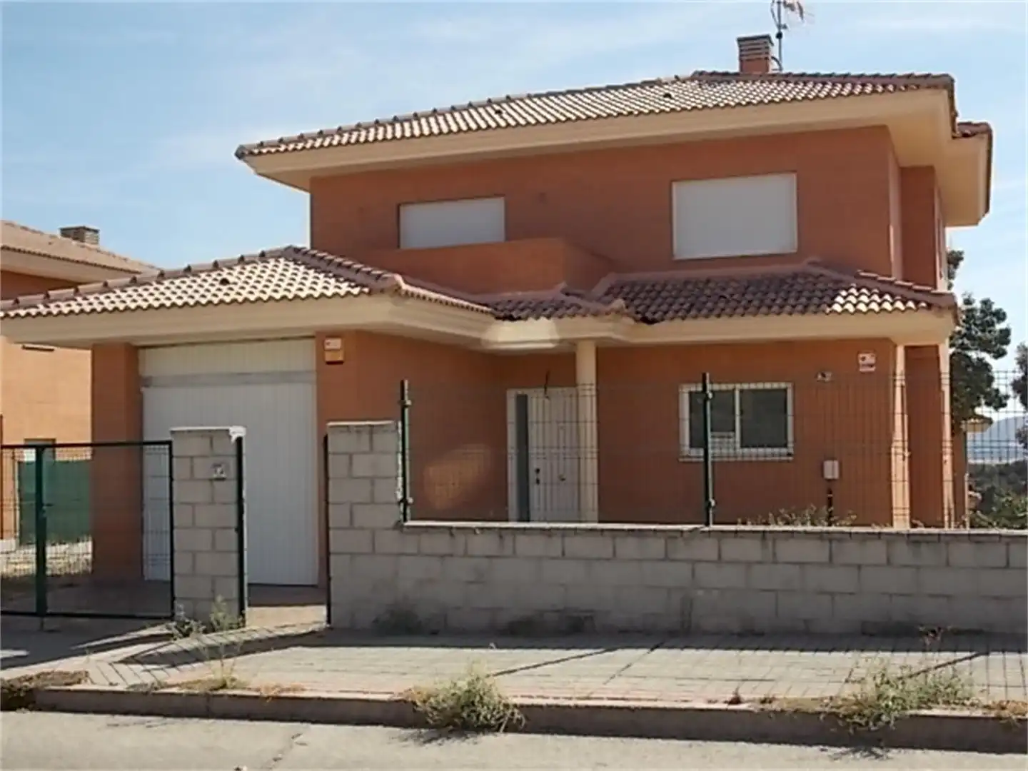 Casa de obra nueva con jardín en venta en Calle Pablo Neruda 6