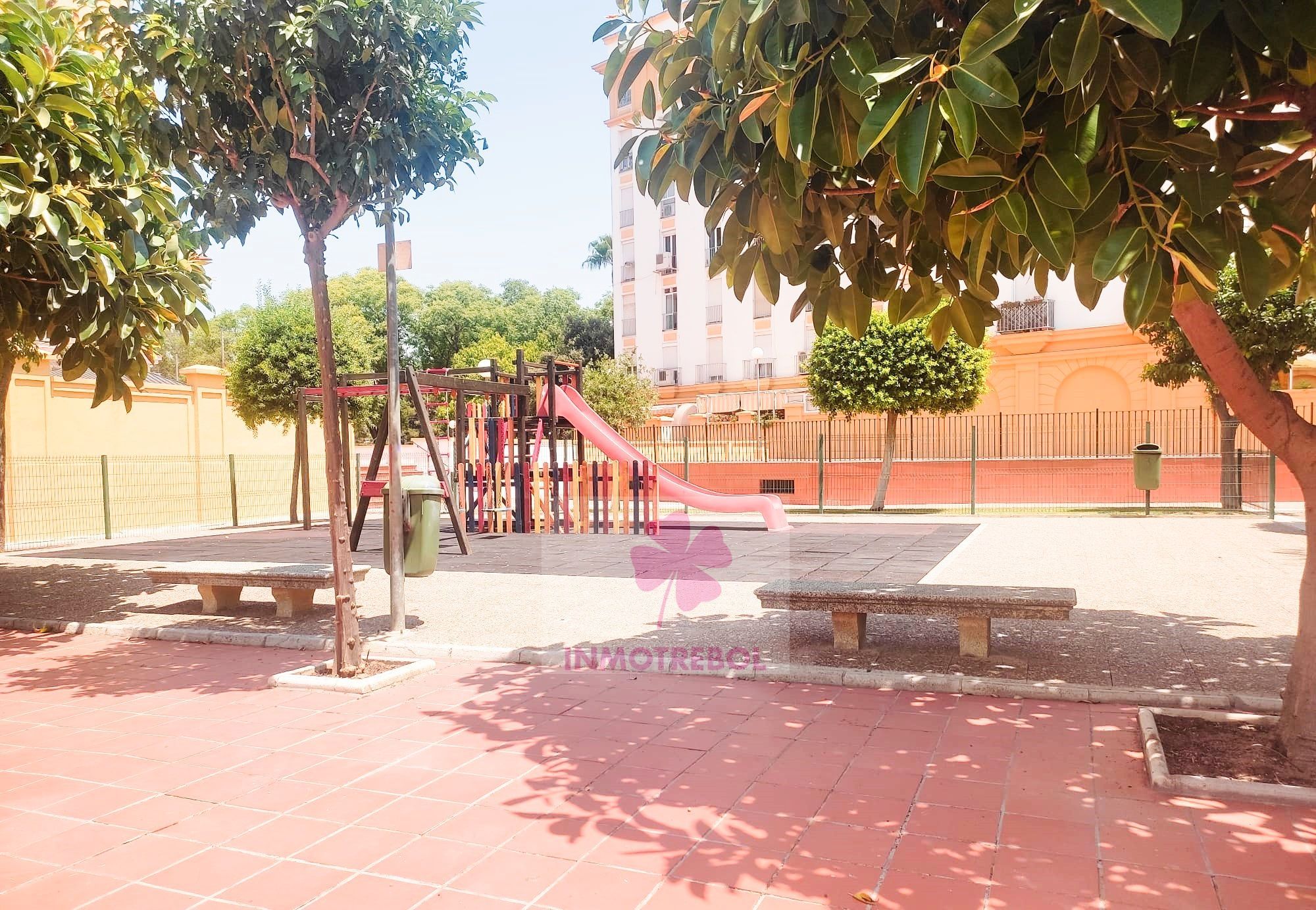 Parking of Flat for sale in  Sevilla Capital  with Air Conditioner, Storage room and Community pool