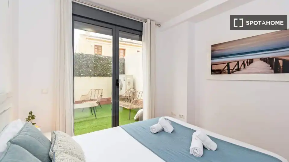 Schlafzimmer von Wohnung zur Miete in Valencia mit Klimaanlage, Heizung und Möbliert