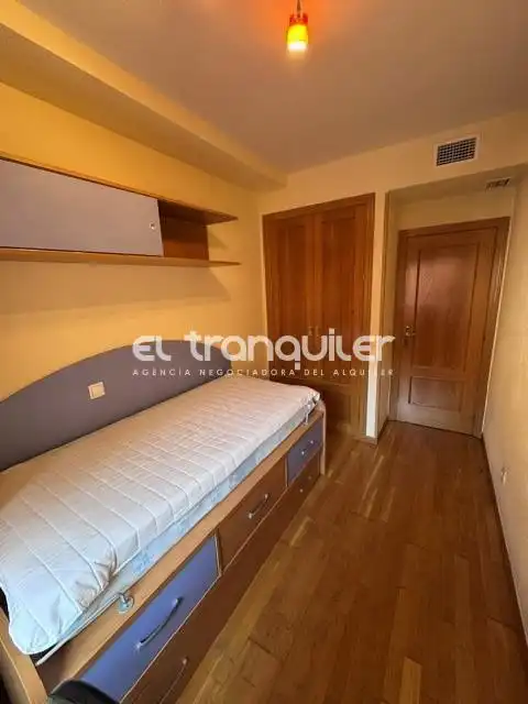 Bedroom of Flat for rent in Madrid  with Air Conditioner, Swimming Pool and Furnished