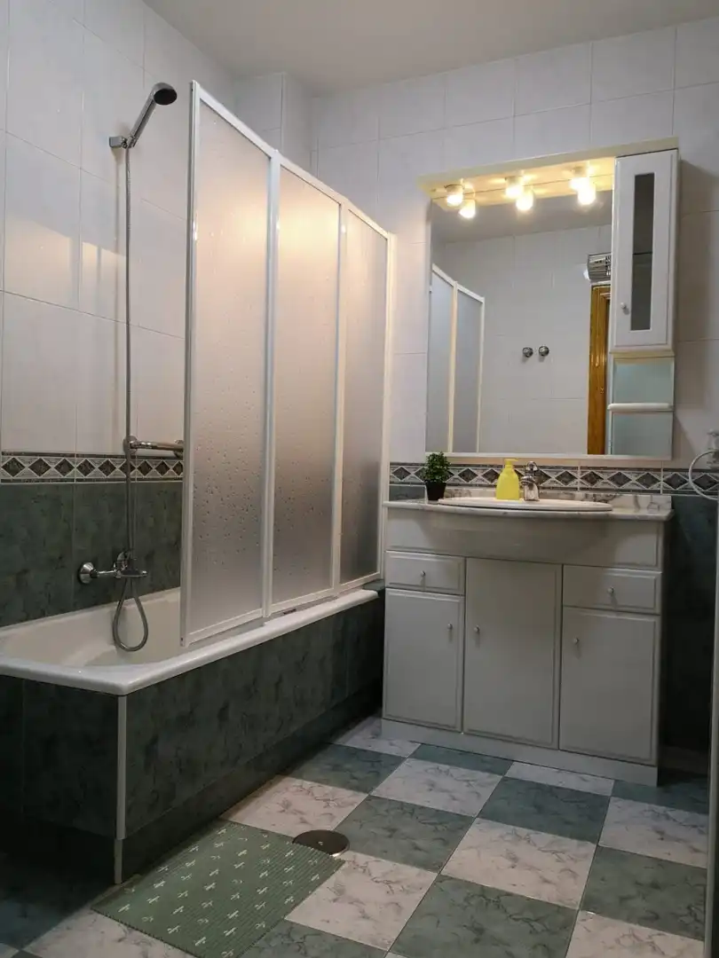 Badezimmer von Wohnung zur Miete in Murcia mit Heizung, Abstellraum und Möbliert