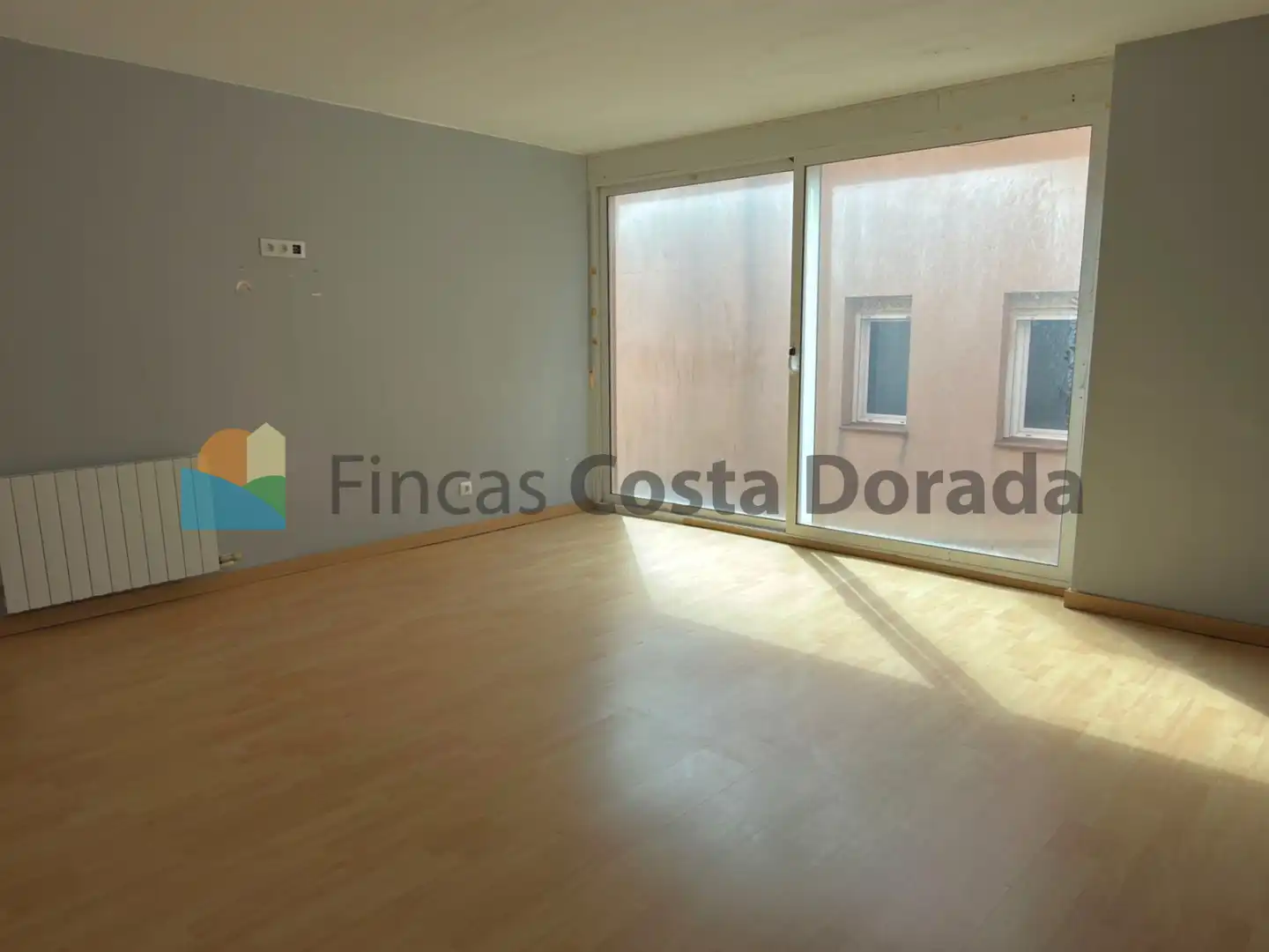 Sala d'estar de Casa o xalet en venda en Cubelles amb Aire condicionat, Calefacció i Jardí privat