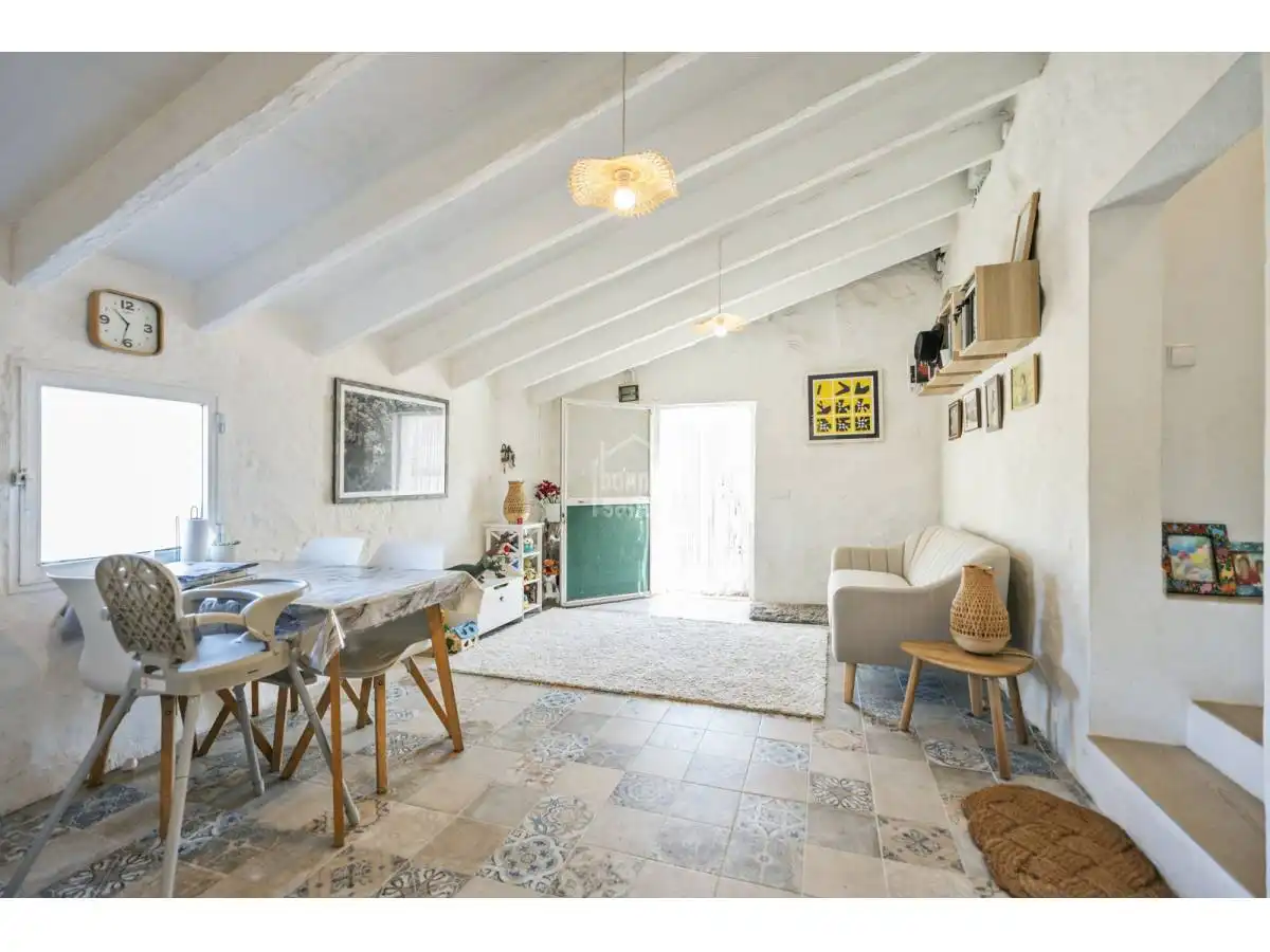 Country house zum Verkauf in Es Migjorn Gran mit Privatgarten, Terrasse und Möbliert