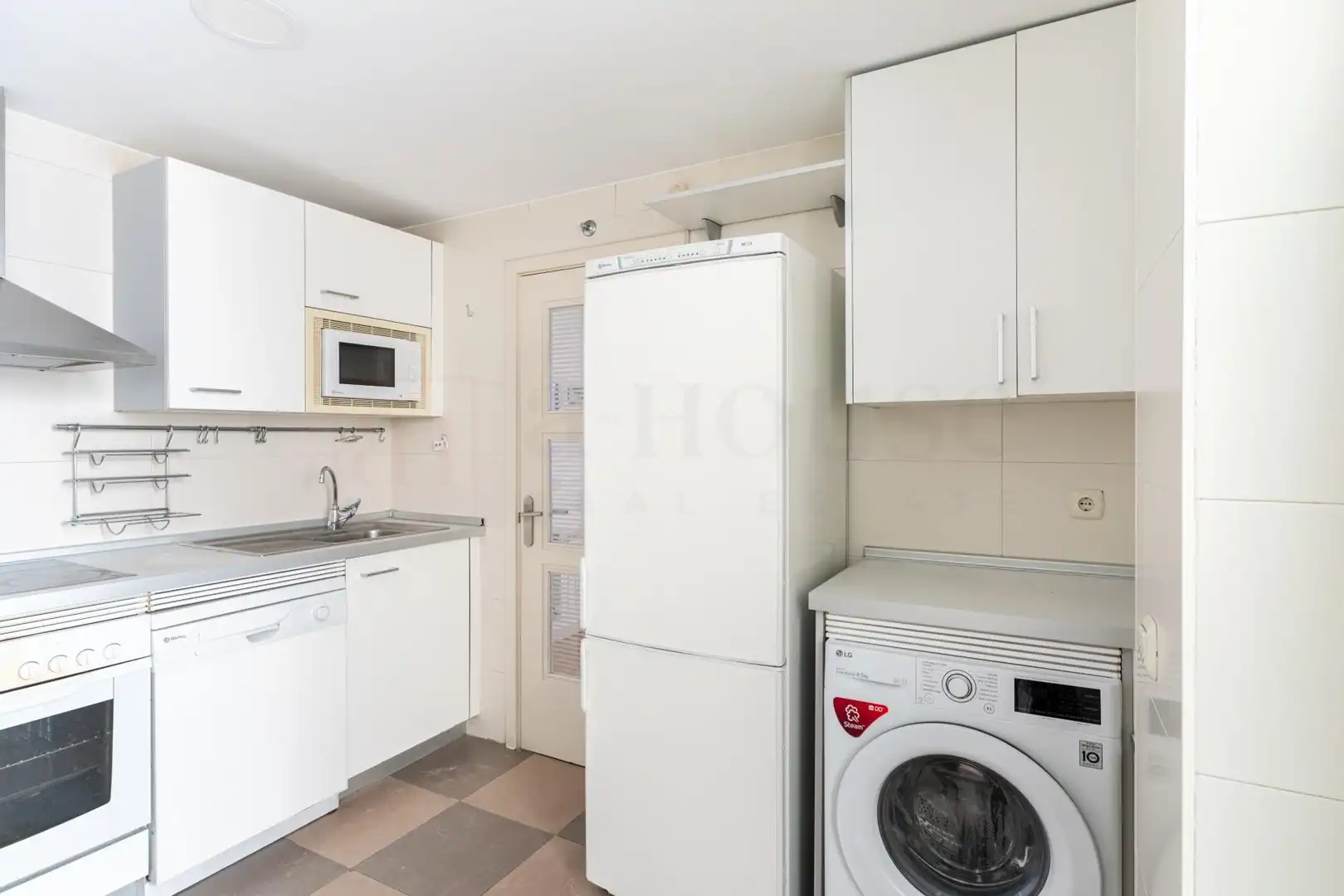 Küche von Wohnung zum Verkauf in Madrid mit Klimaanlage, Heizung und Privatgarten
