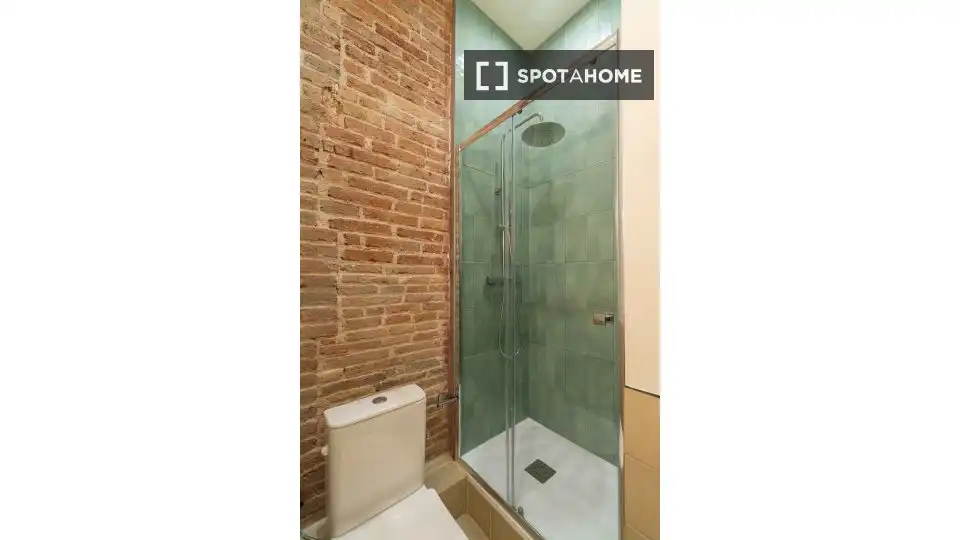 Bathroom of Flat for rent in Barcelona  with Air Conditioner, Heating and Furnished