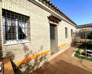 Exterior view of House or chalet for sale in El Puerto de Santa María  with Private garden and Storage room