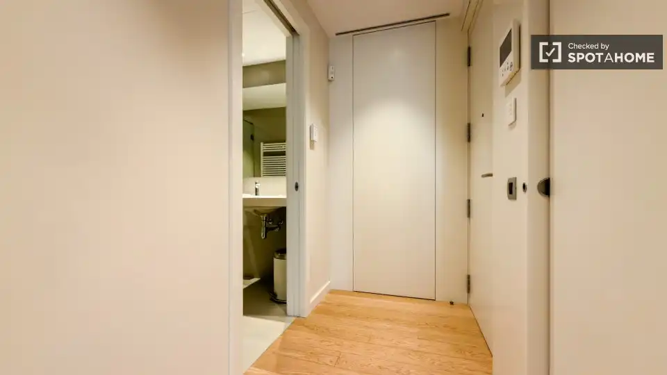 Flat with terrace to rent in Ciutat Vella, imagen 4