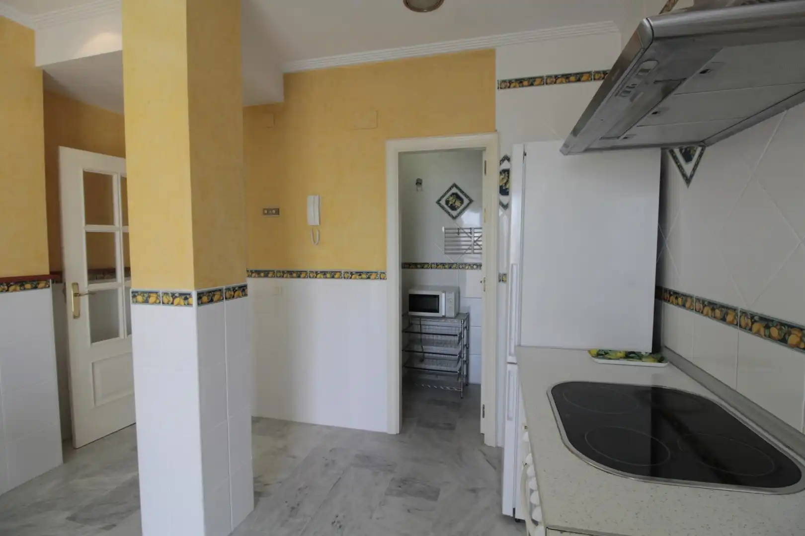 Cocina de Piso en venta en Sevilla con Balcón y Jacuzzi