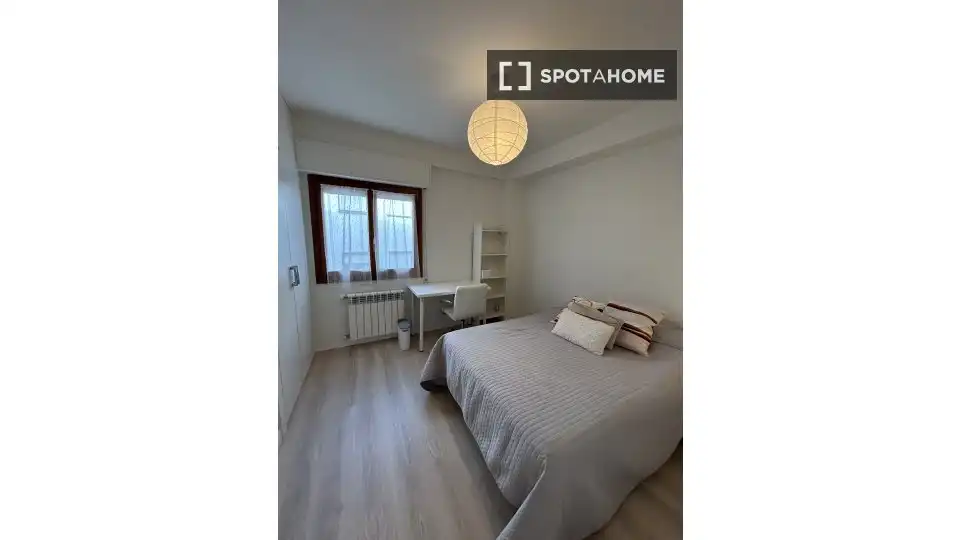 Bedroom of Flat for share in Segovia  with Air Conditioner, Heating and Furnished