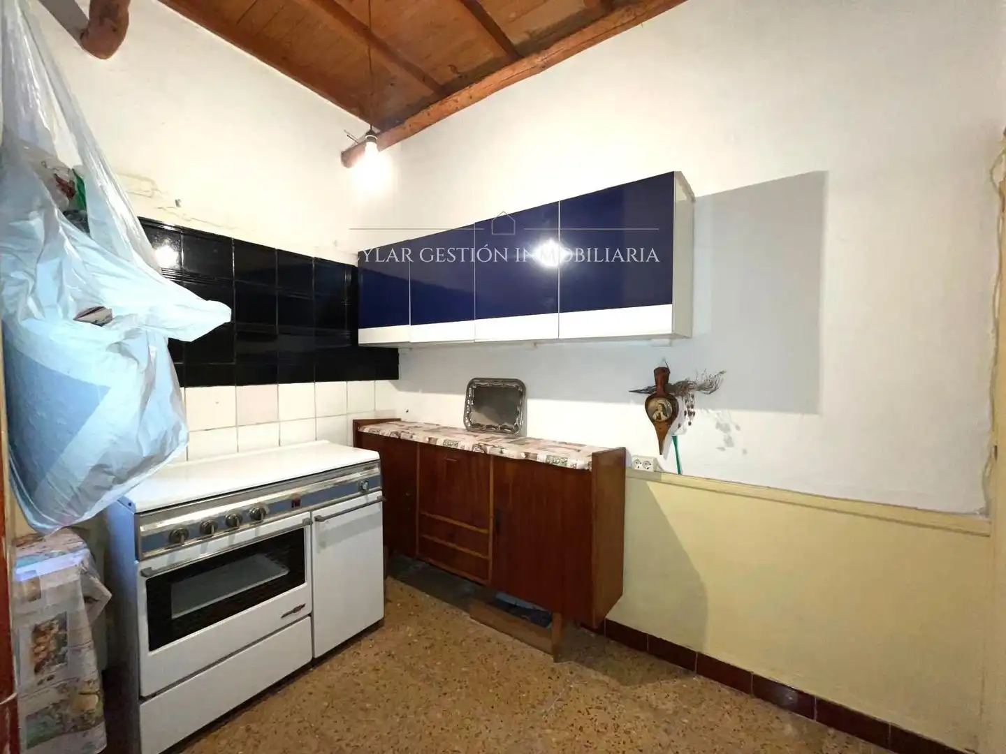 Cuina de Casa o xalet en venda en San Pedro de Rozados amb Calefacció, Traster i Moblat
