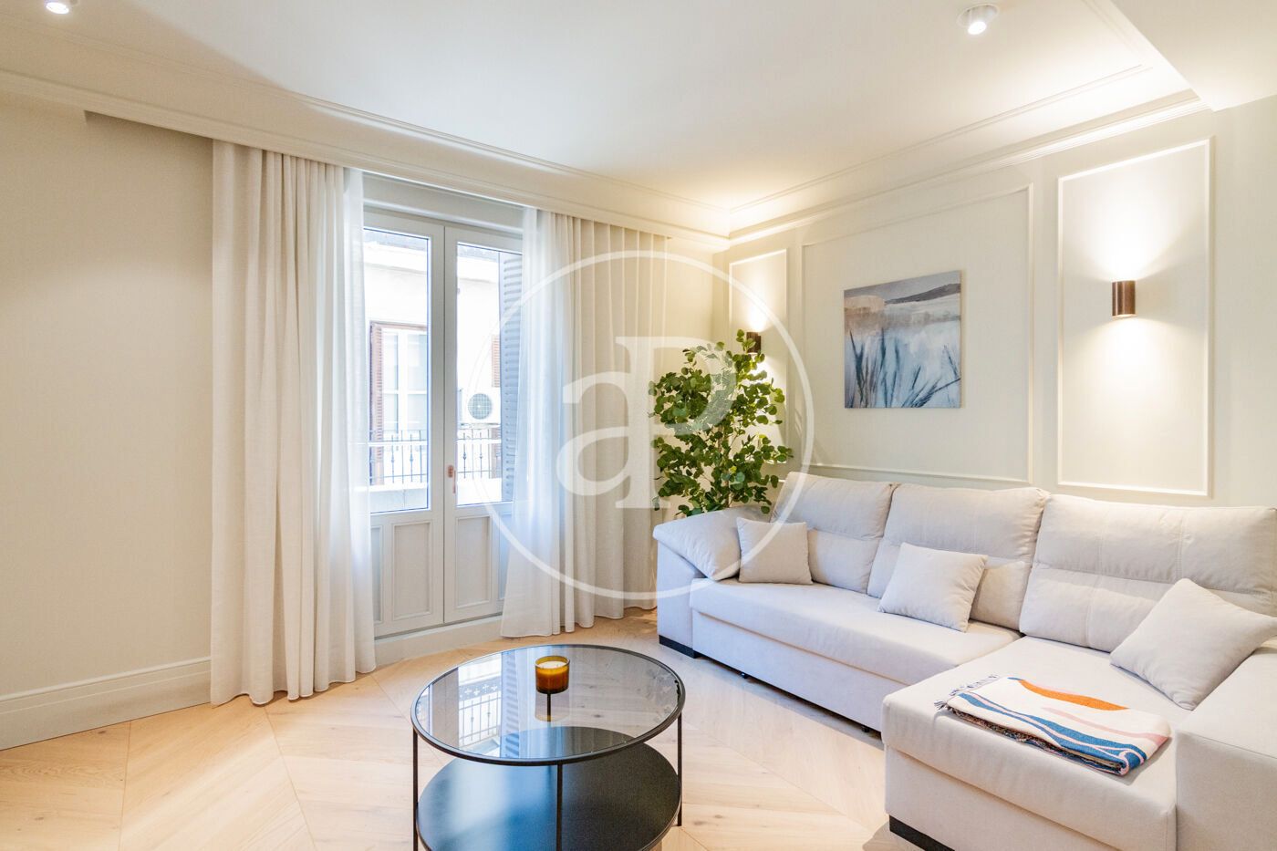 Living room of Flat to rent in  Madrid Capital  with Air Conditioner, Heating and Storage room