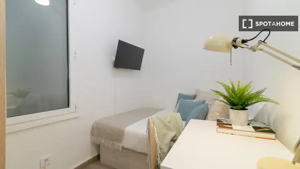 Bedroom of Flat for share in Barcelona  with Air Conditioner, Heating and Terrace