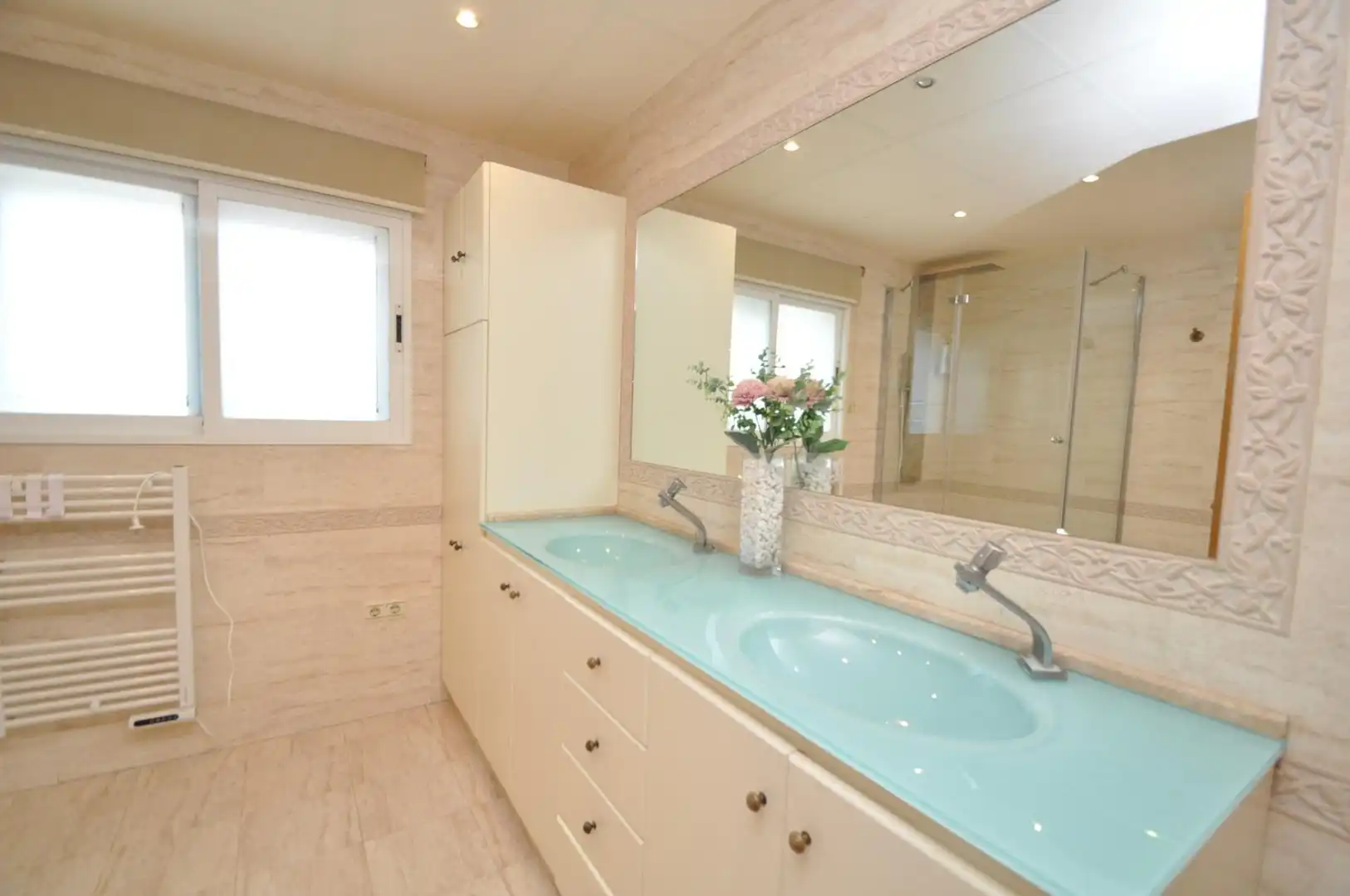 Badezimmer von Haus oder Chalet zum Verkauf in La Ràpita mit Privatgarten, Terrasse und Schwimmbad