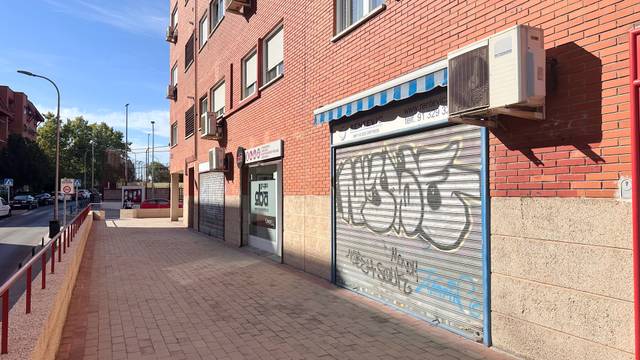 Local comercial en Venta en Calle de Alar del Rey en Timón