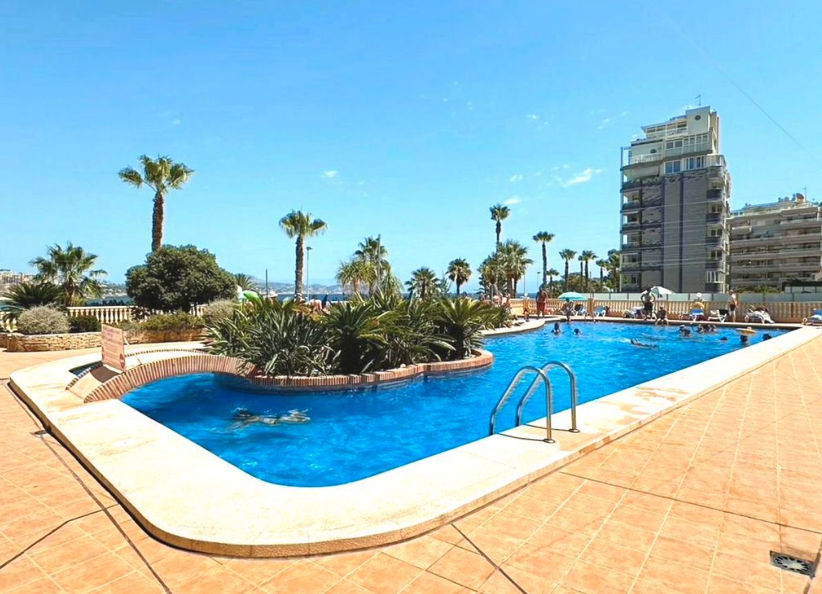 Piscina de Apartamento en venta en Calpe / Calp con Aire acondicionado, Calefacción y Jardín privado