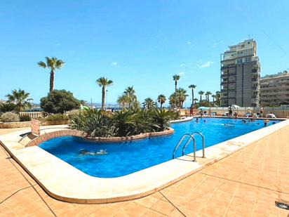 Piscina de Apartament en venda en Calpe / Calp amb Aire condicionat, Calefacció i Jardí privat