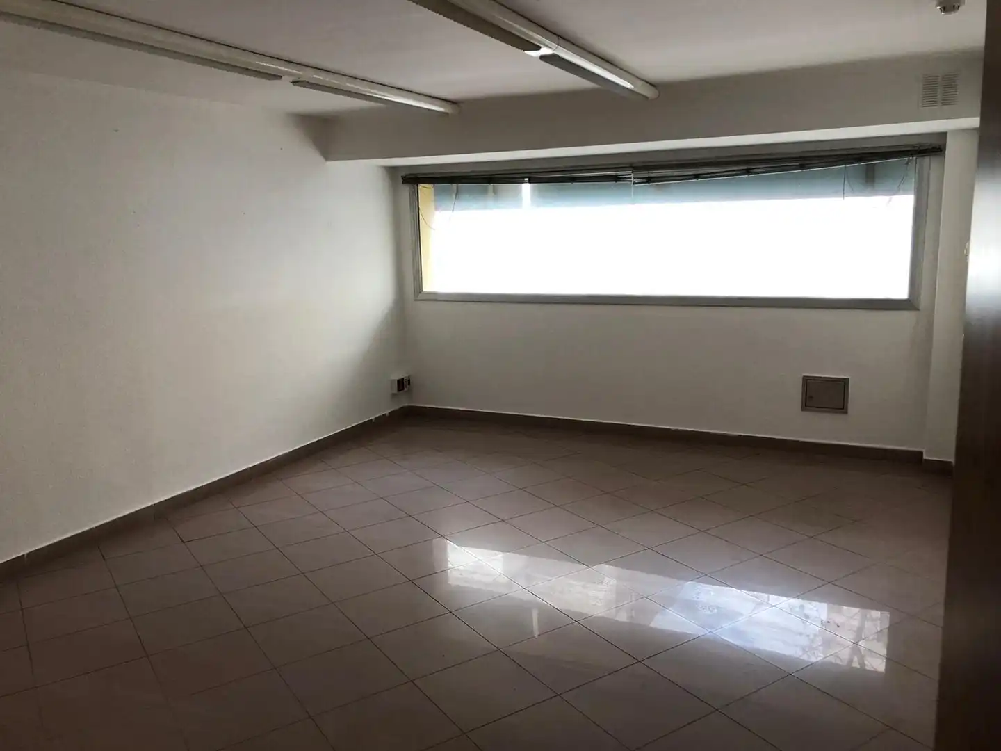 Business premises for sale in C/ Nuria, imagen 2