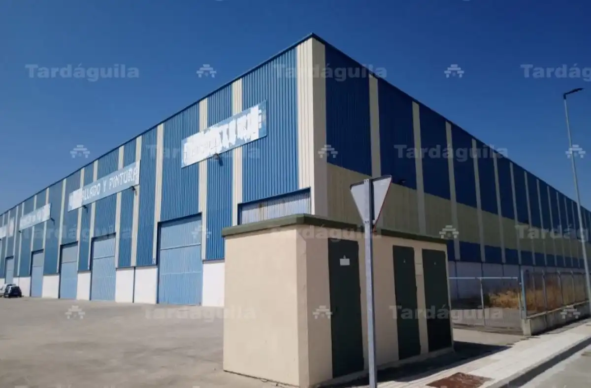 Außenansicht von Fabrikhallen zum Verkauf in Castellanos de Moriscos