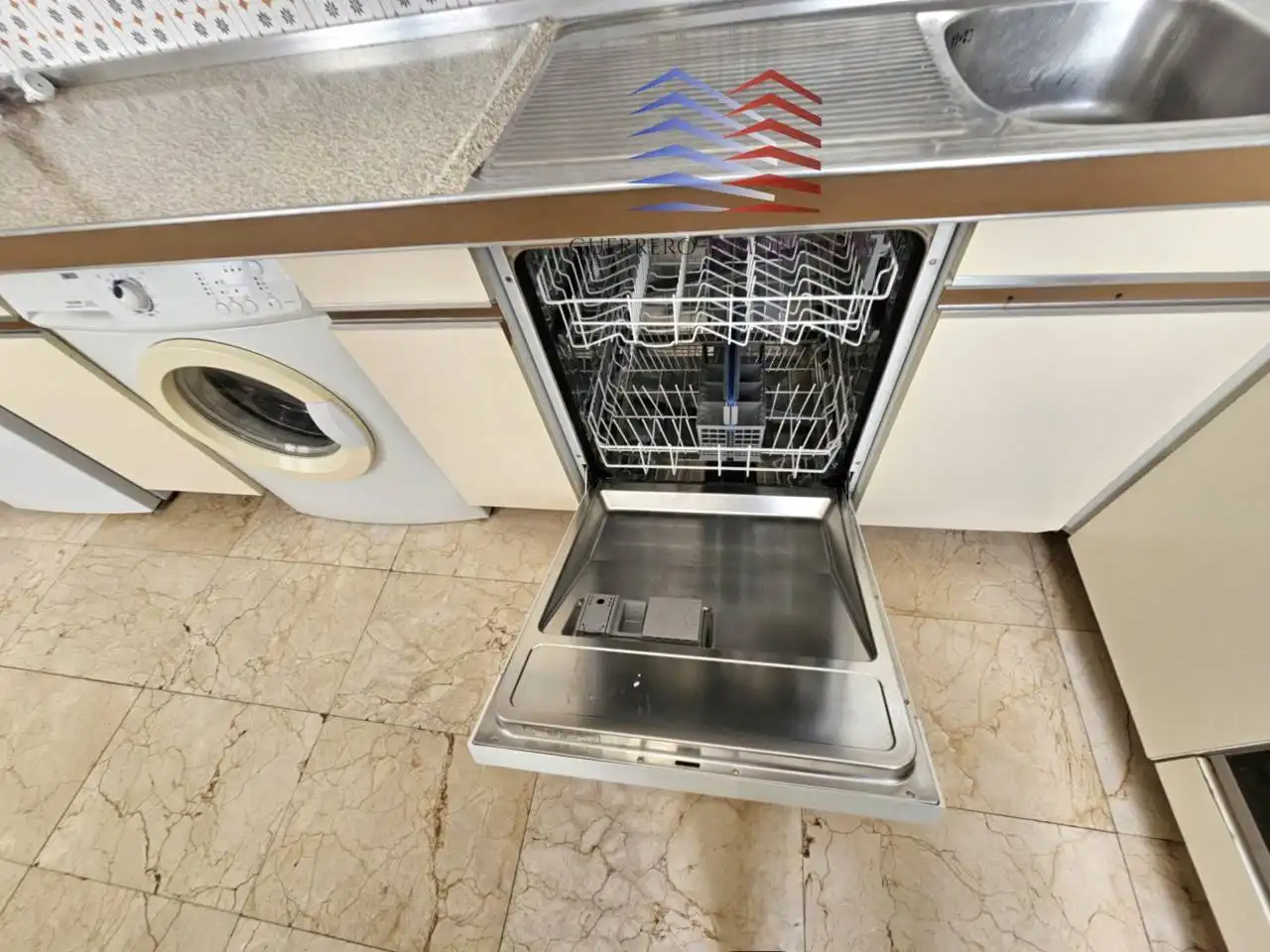 Cocina de Piso de alquiler en Ourense Capital  con Calefacción, Parquet y Trastero