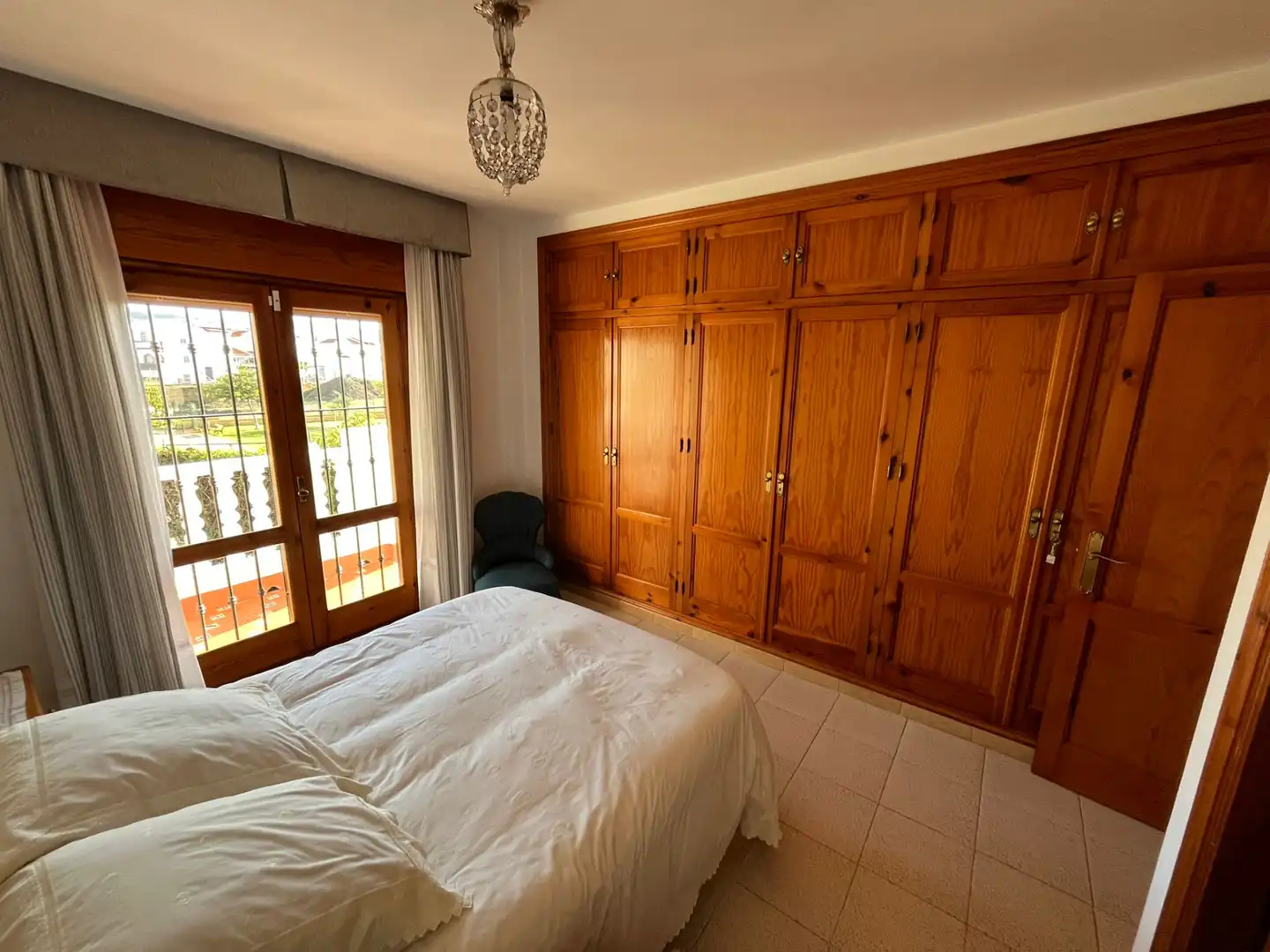 Habitación de Casa adosada en venta en Vélez-Málaga con Aire acondicionado, Calefacción y Jardín privado