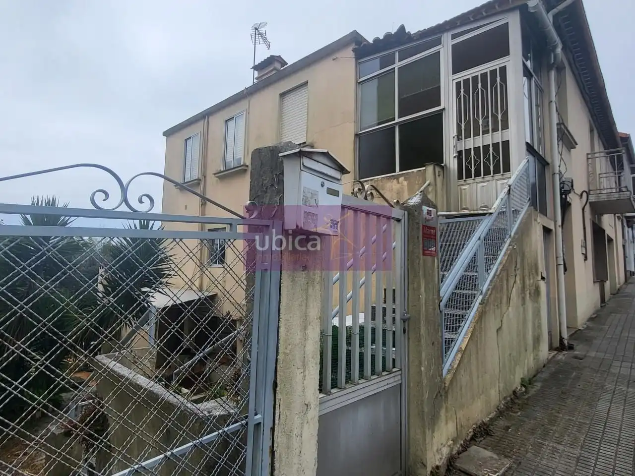 Vista exterior de Casa o xalet en venda en Redondela amb Calefacció, Jardí privat i Terrassa