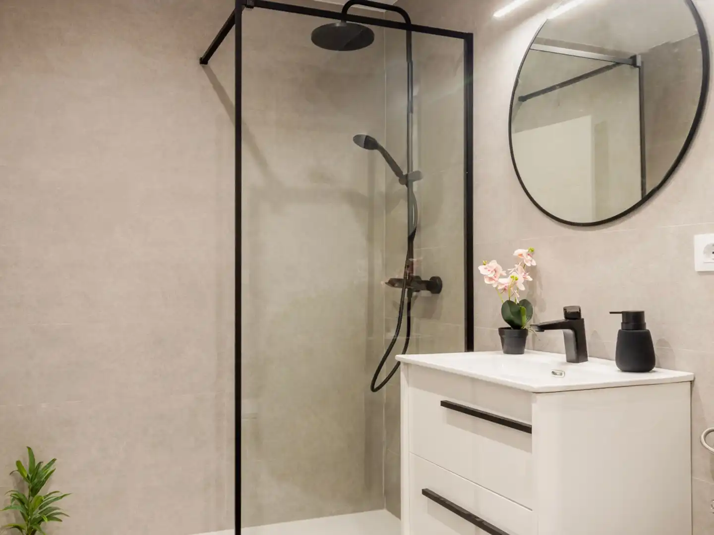 Badezimmer von Erdgeschoss zum Verkauf in Empuriabrava mit Klimaanlage, Heizung und Terrasse