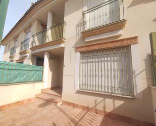 Vista exterior de Casa adosada en venda en Lorca amb Terrassa i Balcó