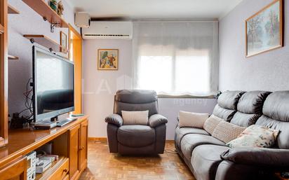 Living room of Flat for sale in  Barcelona Capital  with Balcony