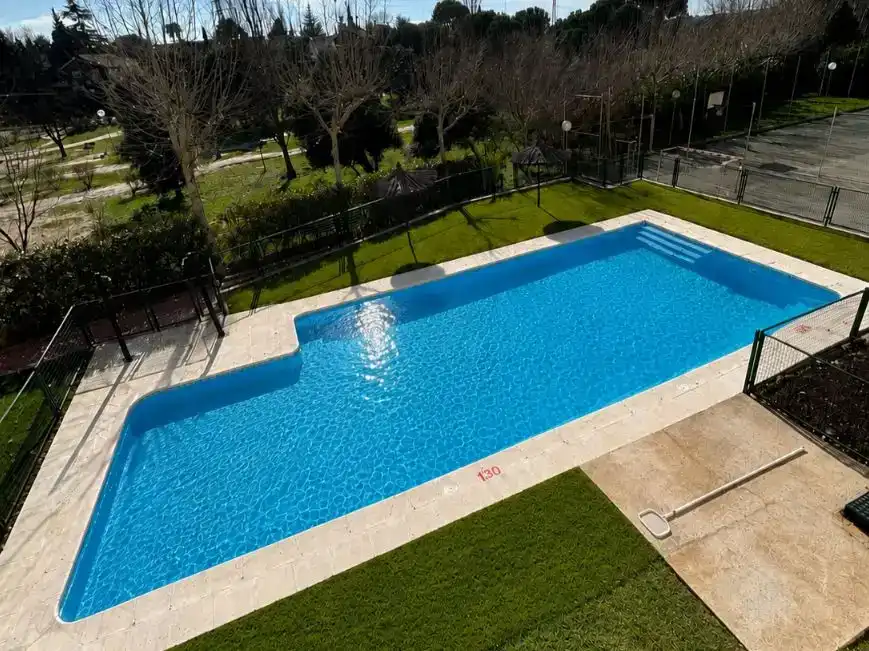 Piscina de Dúplex en venda en Majadahonda amb Aire condicionat, Parquet i Traster
