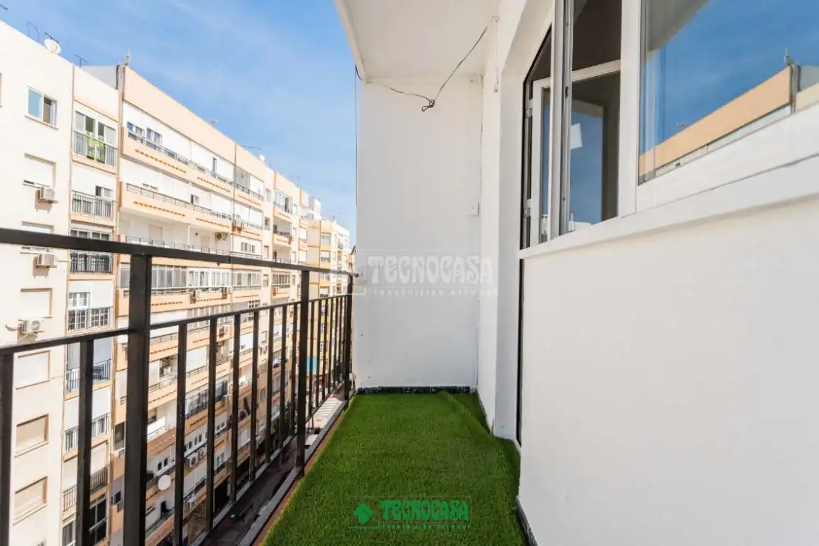 Terraza de Piso en venta en Almería con Calefacción y Balcón